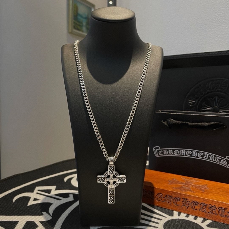 Ch**me He**ts necklaces